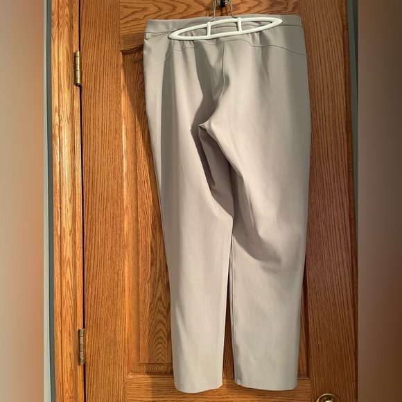 Lululemon on the move pants - Picture 3 of 5